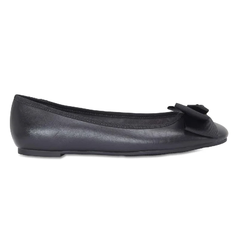 Gem Flat in Black Leather