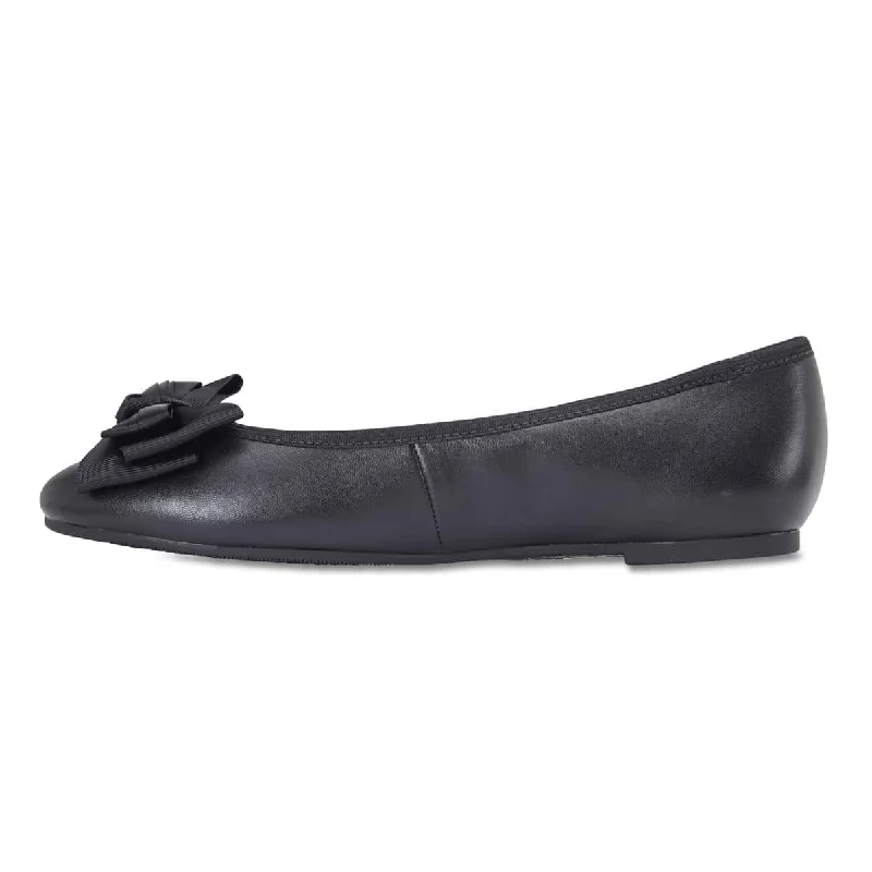 Gem Flat in Black Leather