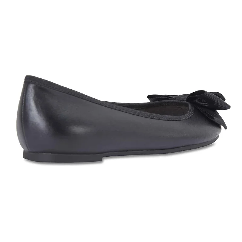 Gem Flat in Black Leather