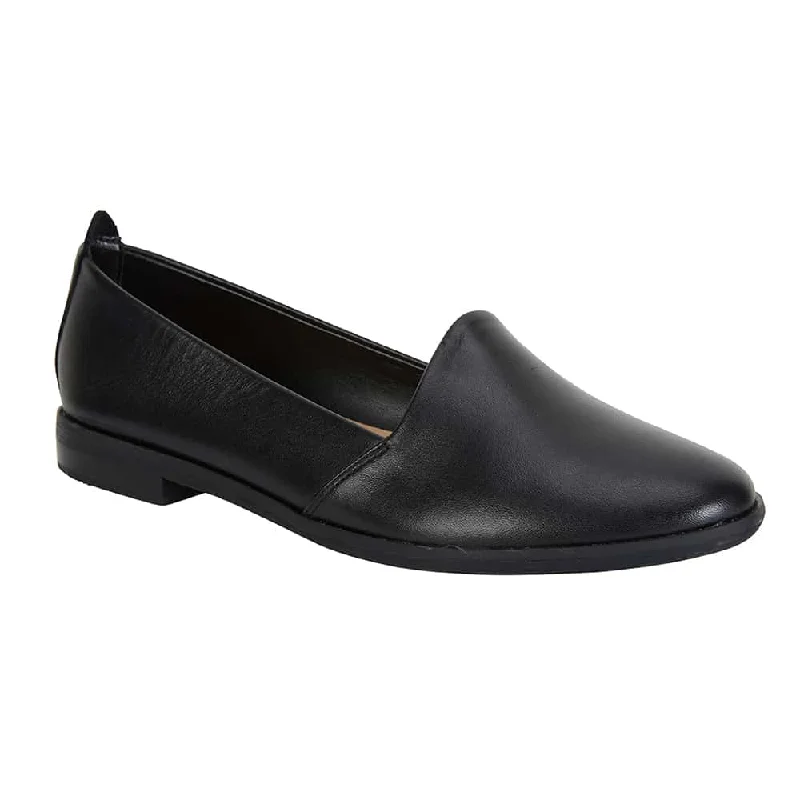 Kelly Flat in Black Leather