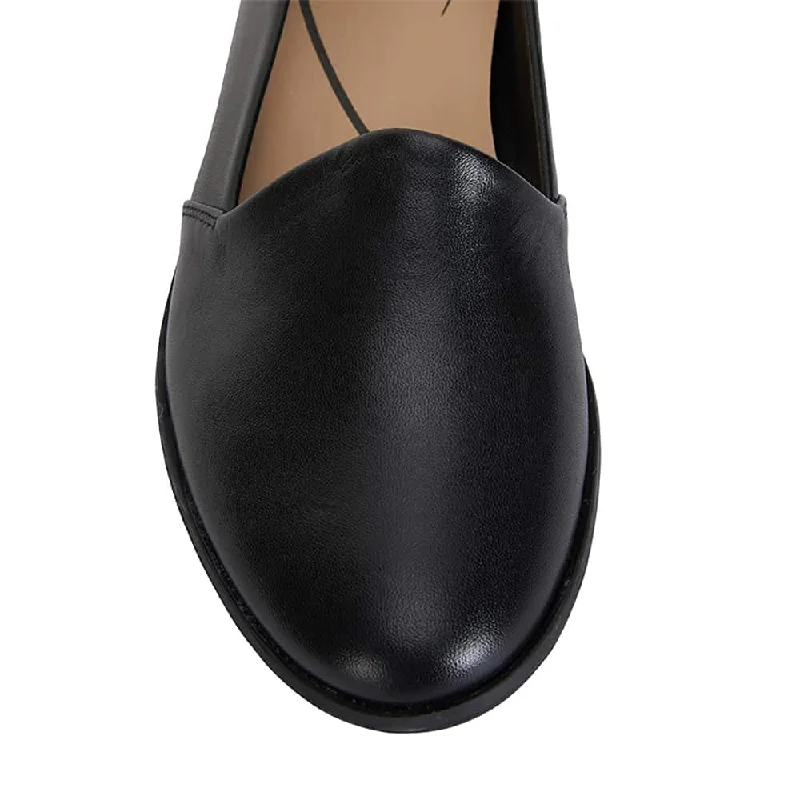 Kelly Flat in Black Leather