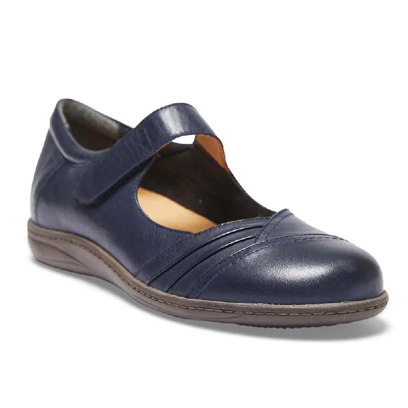 Larissa Flat in Navy Leather