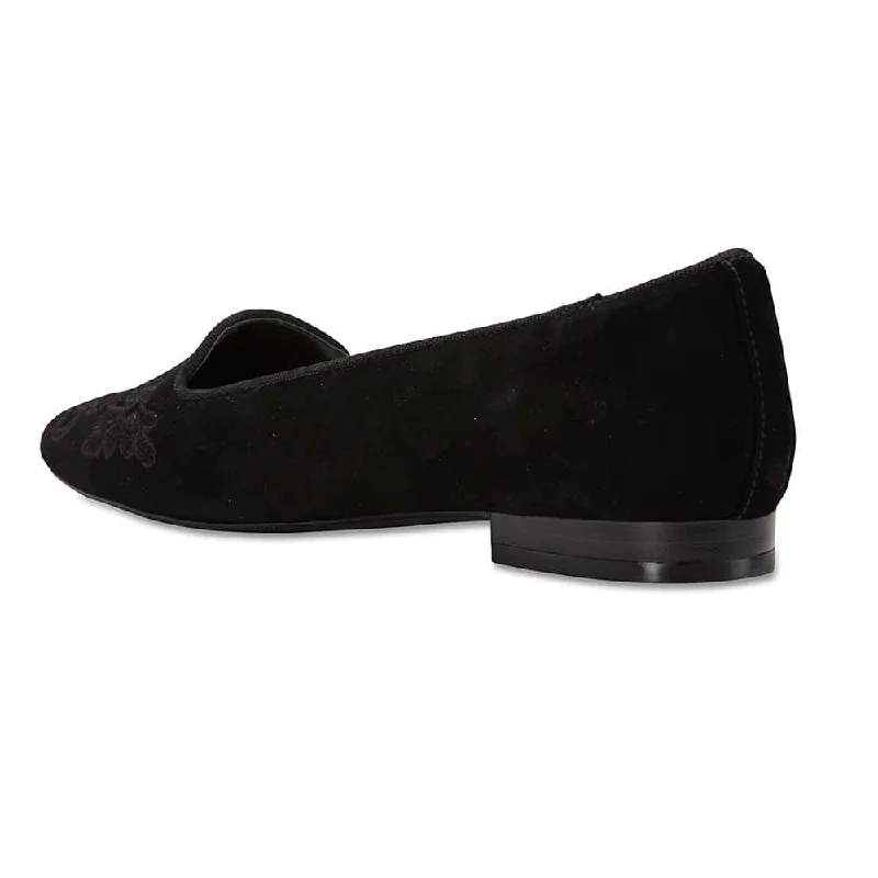 Tailor Loafer in Black Suede