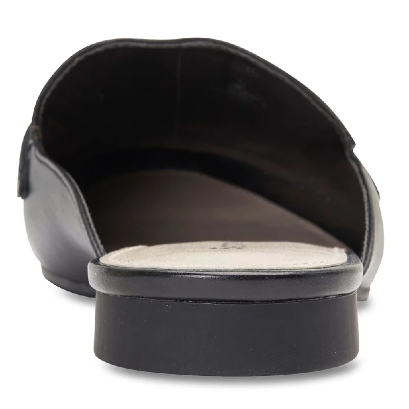 Titan Slide in Black Leather