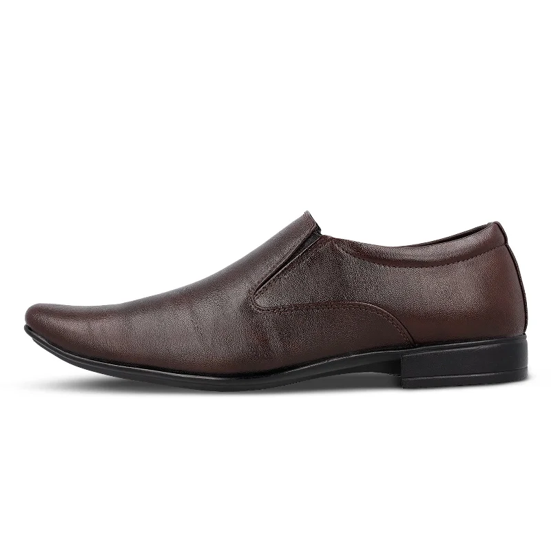 Walkaroo Men Loafer Formal Shoes - 17101 Brown