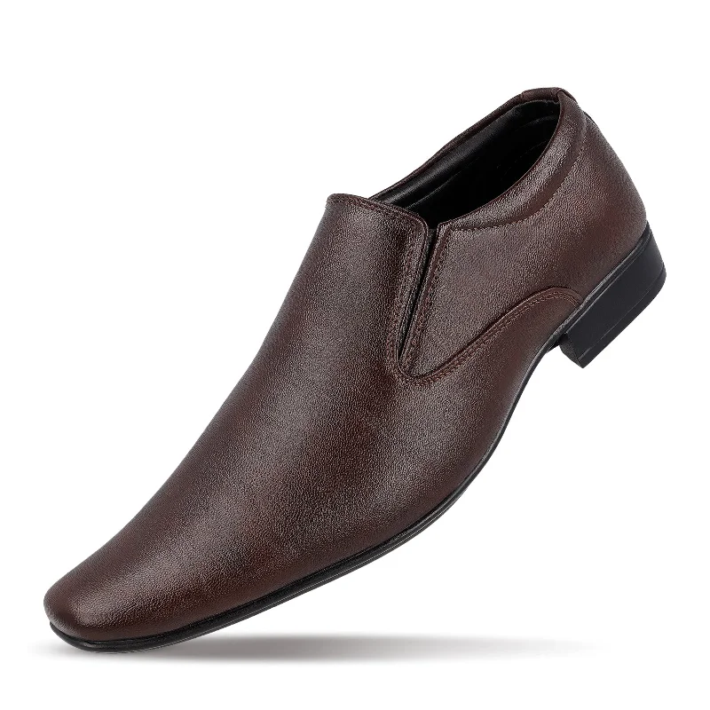 Walkaroo Men Loafer Formal Shoes - 17101 Brown